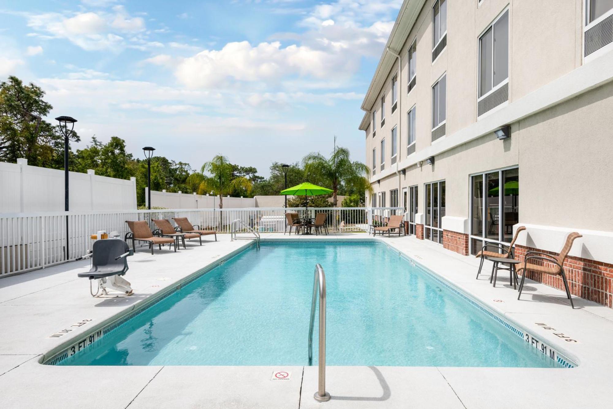 Holiday Inn Express - Spring Hill By Ihg Exterior photo